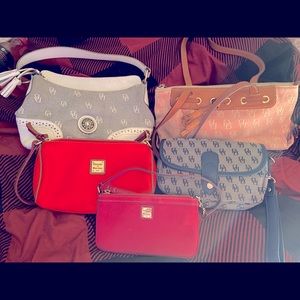SALE 🛍🎁(5) Dooney and Bourke handbags 🛍🎁SALE